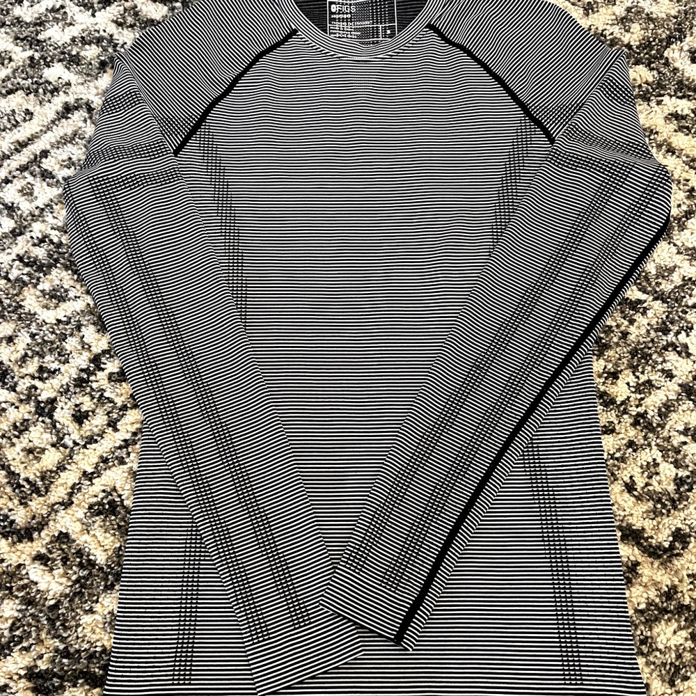 Figs Salta seamless long sleeve underscrub size small.  Grey/white stripe